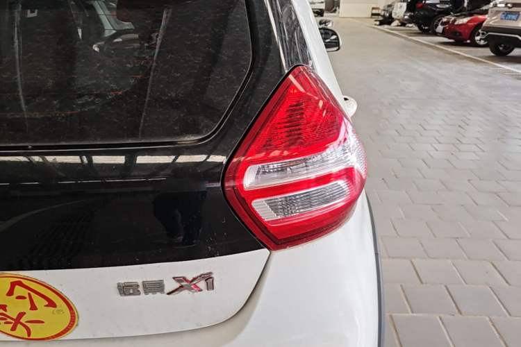 Used Geely Auto Vision X1 2017 1.3L Automatic Player Edition Right Rear Taillight