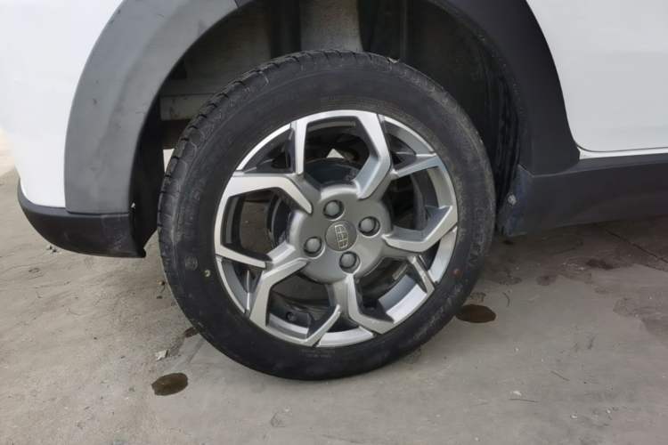Used Geely Auto Vision X1 2017 1.3L Automatic Fun Edition Right Rear Wheel Hub