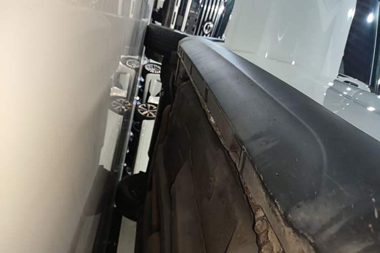 Used Geely Auto Vision X1 2017 1.3L Automatic Player Edition Right Side Sill