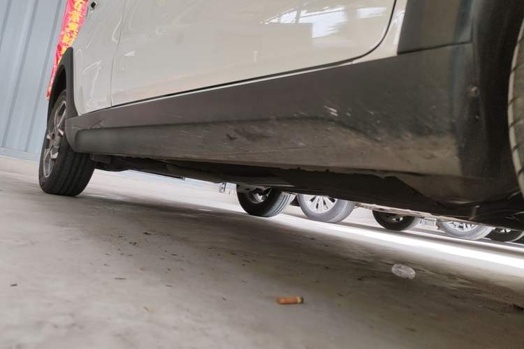 Used Geely Auto Vision X1 2017 1.3L Automatic Player Edition Right Side Sill