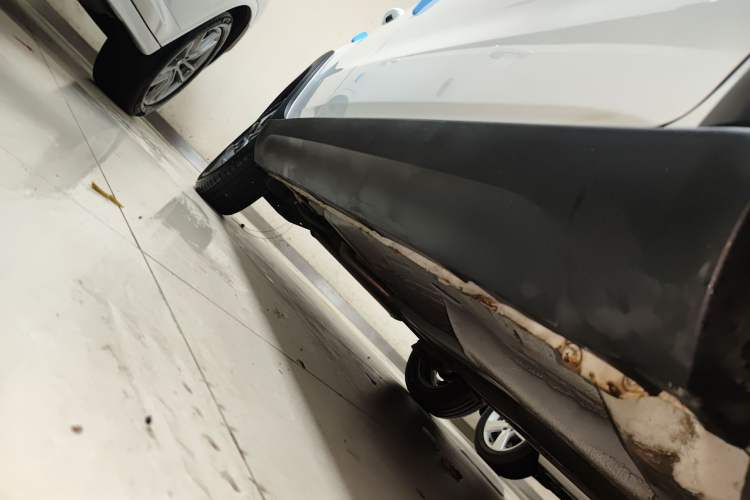 Used Geely Auto Vision X1 2017 1.3L Manual Frenzy Edition Right Side Sill