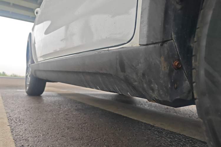 Used Geely Auto Vision X1 2017 1.3L Automatic Player Edition Right Side Sill