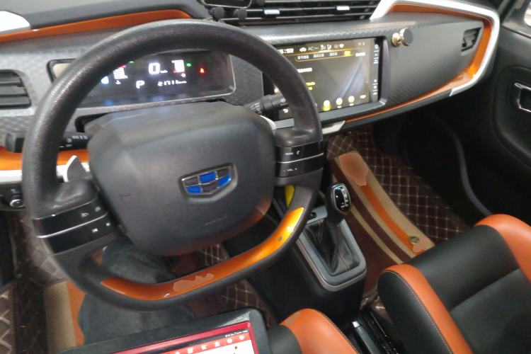 Used Geely Auto Vision X1 2017 1.3L Automatic Player Edition Center Console