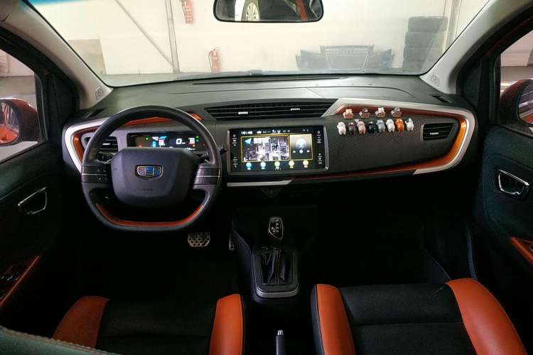 Used Geely Auto Vision X1 2017 1.3L Automatic Player Edition Center Console