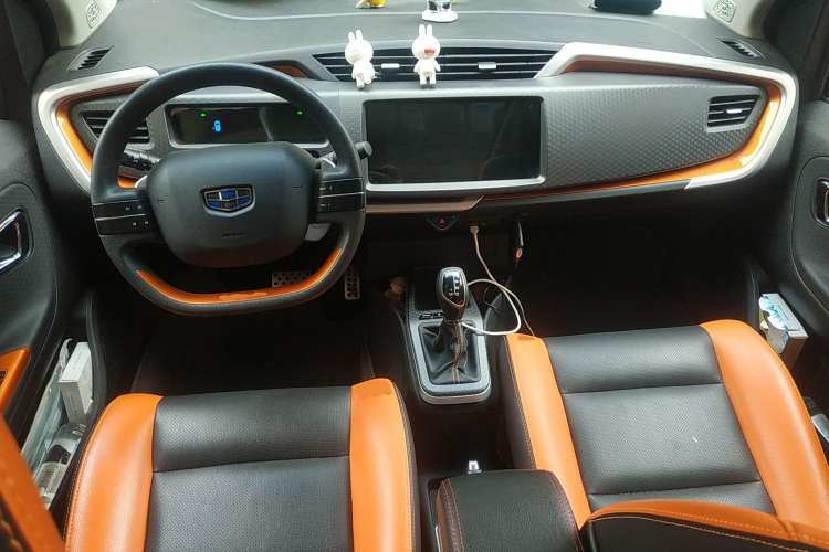 Used Geely Auto Vision X1 2017 1.3L Automatic Player Edition Center Console