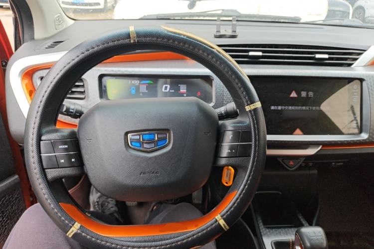 Used Geely Auto Vision X1 2017 1.3L Manual Frenzy Edition Center Console