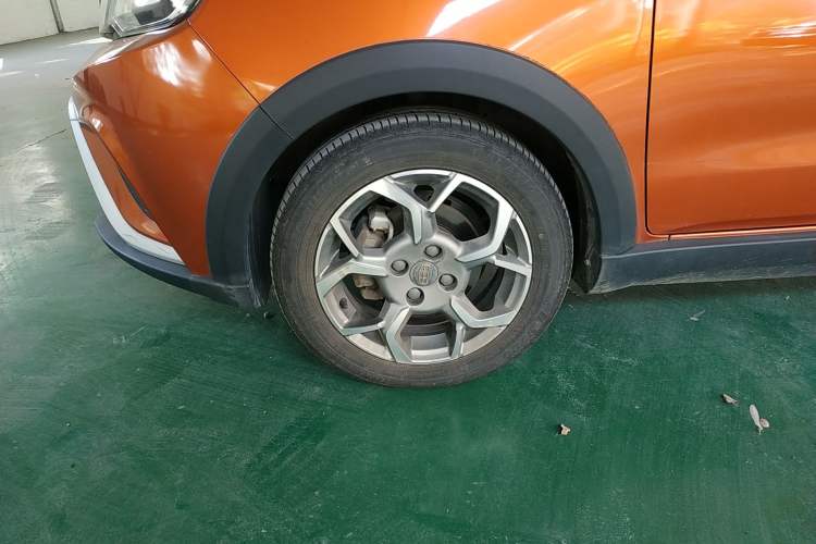 Used Geely Auto Vision X1 2017 1.3L Automatic Player Edition Left Front Wheel Hub