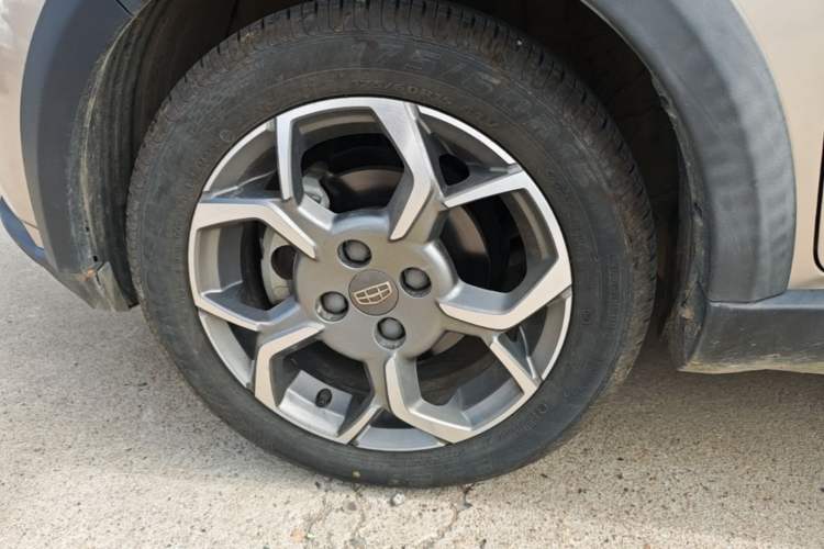 Used Geely Auto Vision X1 2017 1.3L Automatic Player Edition Left Front Wheel Hub
