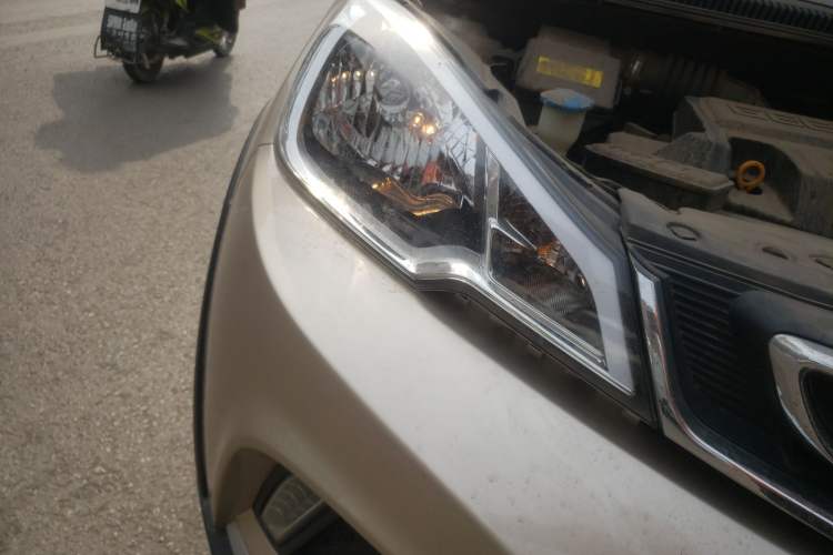Used Geely Auto Vision X1 2017 1.3L Automatic Player Edition Right Front Headlight