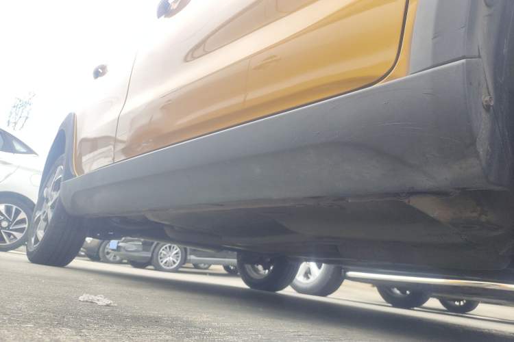 Used Geely Auto Vision X1 2017 1.3L Automatic Fun Edition Right Side Sill