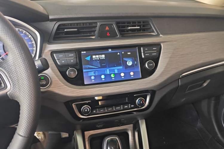 Used Geely Auto Vision X3 2017 1.5L Automatic Luxury Model Audio And AC Panel