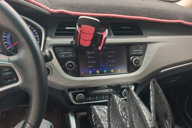Used Geely Auto Vision X3 2017 1.5L Automatic Elite Model Audio And AC Panel