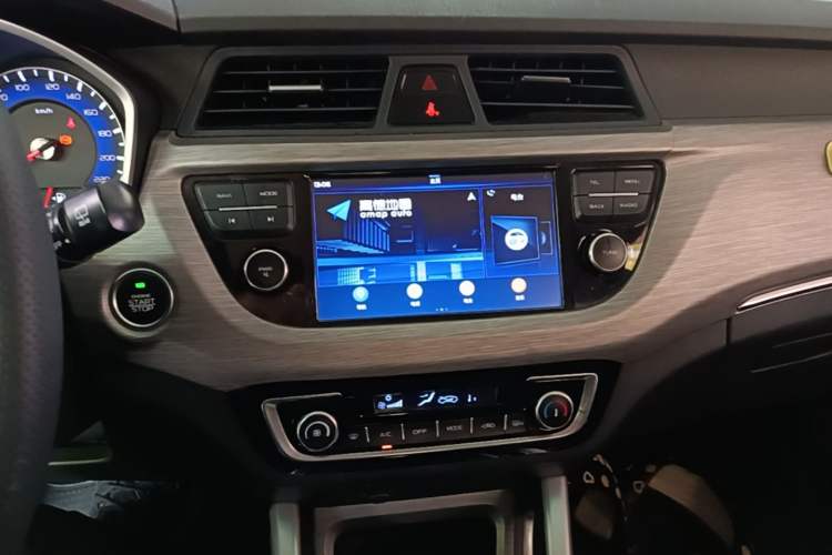 Used Geely Auto Vision X3 2017 1.5L Automatic Elite Model Audio And AC Panel
