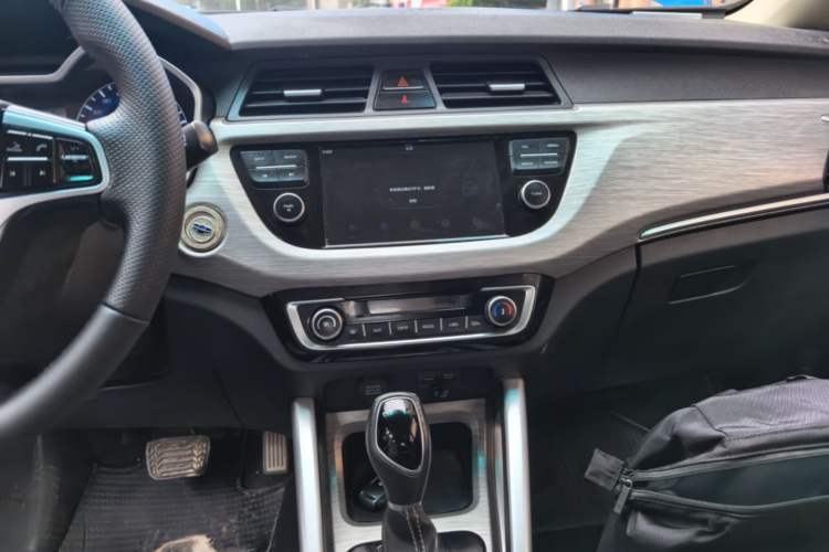 Used Geely Auto Vision X3 2017 1.5L Automatic Luxury Model Audio And AC Panel