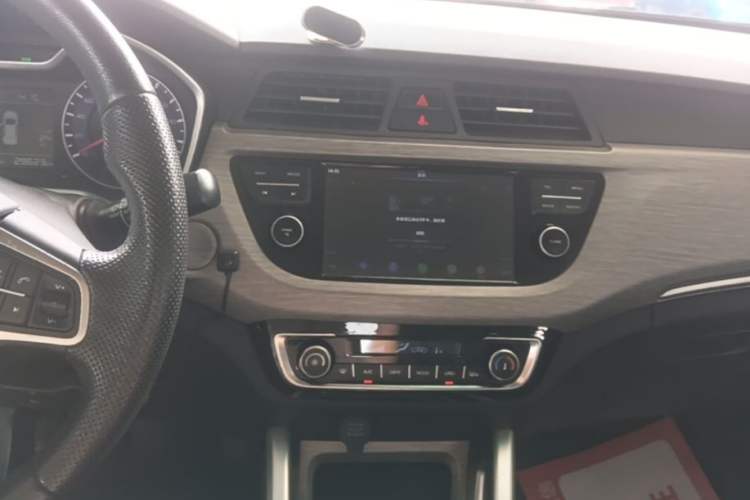 Used Geely Auto Vision X3 2017 1.5L Manual Luxury Model Audio And AC Panel
