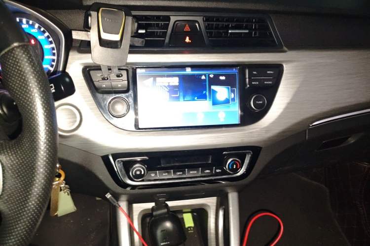 Used Geely Auto Vision X3 2017 1.5L Manual Elite Model Audio And AC Panel