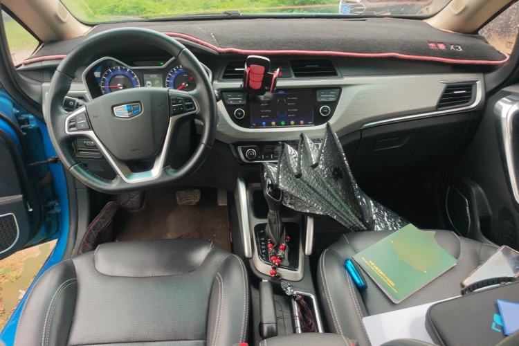 Used Geely Auto Vision X3 2017 1.5L Automatic Elite Model Center Console