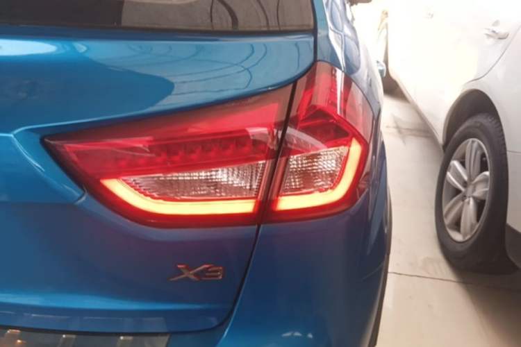 Used Geely Auto Vision X3 2017 1.5L Manual Luxury Model Exterior 3