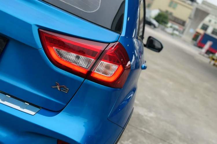 Used Geely Auto Vision X3 2017 1.5L Automatic Luxury Model Exterior 6