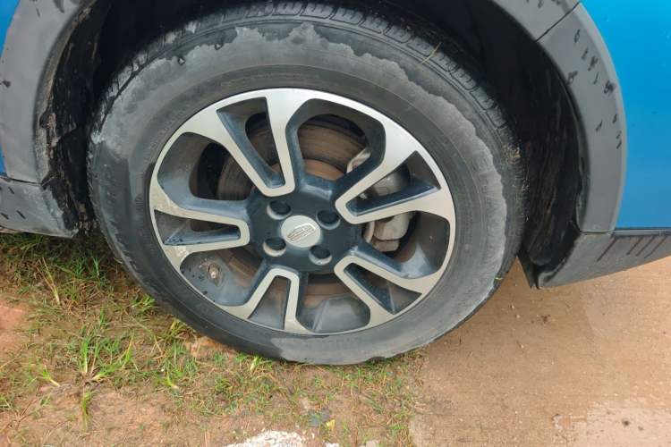 Used Geely Auto Vision X3 2017 1.5L Automatic Elite Model Right Front Wheel Hub