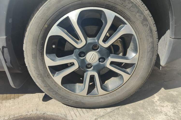 Used Geely Auto Vision X3 2017 1.5L Automatic Luxury Model Right Front Wheel Hub