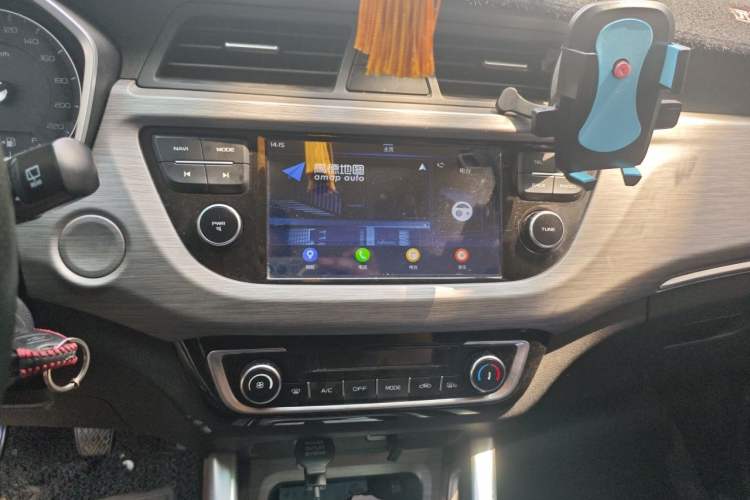 Used Geely Auto Vision X3 2017 1.5L Manual Elite Model Audio And AC Panel