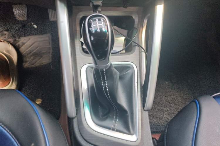 Used Geely Auto Vision X3 2017 1.5L Manual Elite Model Gear Lever