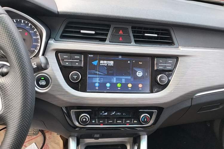 Used Geely Auto Vision X3 2017 1.5L Automatic Luxury Model Audio And AC Panel