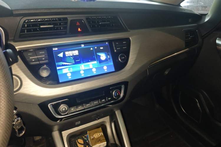 Used Geely Auto Vision X3 2017 1.5L Manual Elite Model Audio And AC Panel