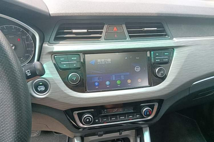 Used Geely Auto Vision X3 2017 1.5L Automatic Luxury Model Audio And AC Panel