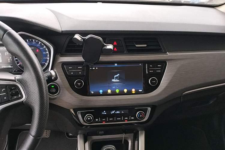 Used Geely Auto Vision X3 2017 1.5L Automatic Elite Model Audio And AC Panel