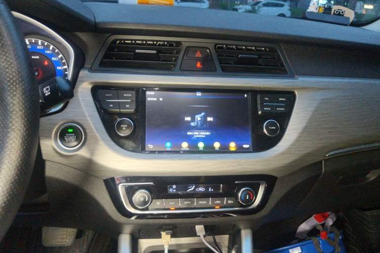Used Geely Auto Vision X3 2017 1.5L Automatic Elite Model Audio And AC Panel