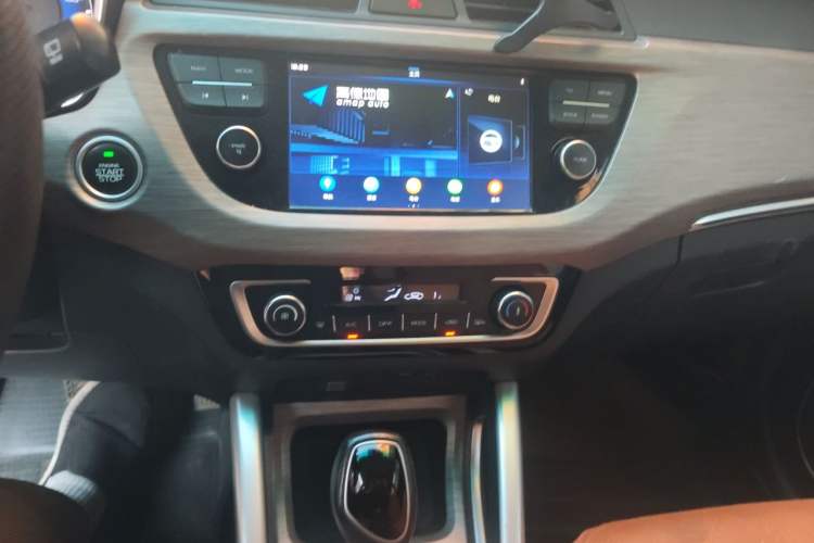 Used Geely Auto Vision X3 2017 1.5L Automatic Luxury Model Audio And AC Panel