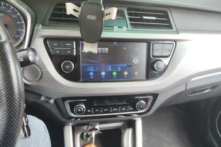 Used Geely Auto Vision X3 2017 1.5L Manual Luxury Model Audio And AC Panel