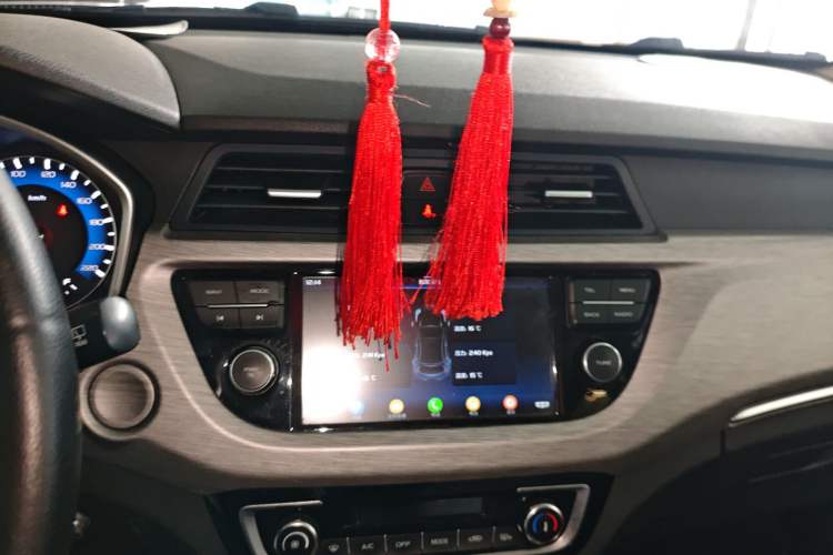 Used Geely Auto Vision X3 2017 1.5L Manual Elite Model Audio And AC Panel