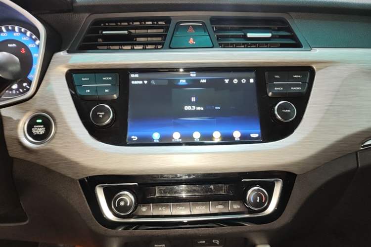 Used Geely Auto Vision X3 2017 1.5L Automatic Elite Model Audio And AC Panel