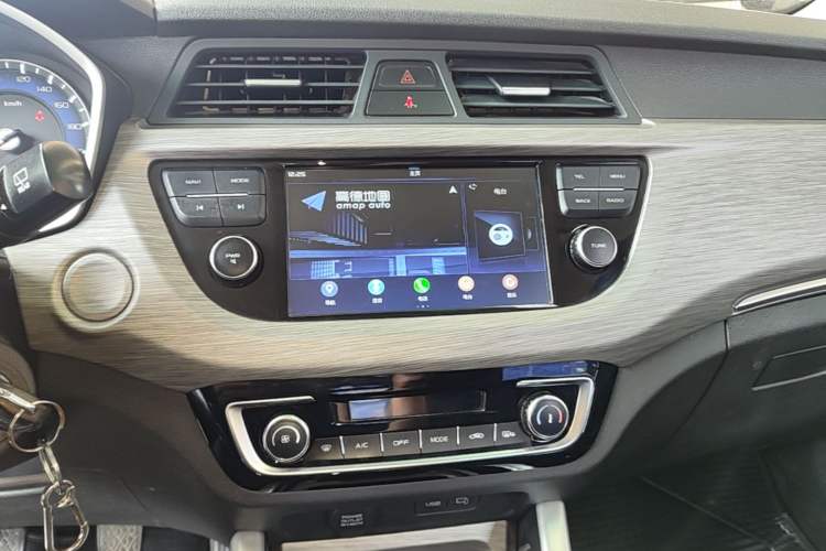 Used Geely Auto Vision X3 2017 1.5L Manual Luxury Model Audio And AC Panel