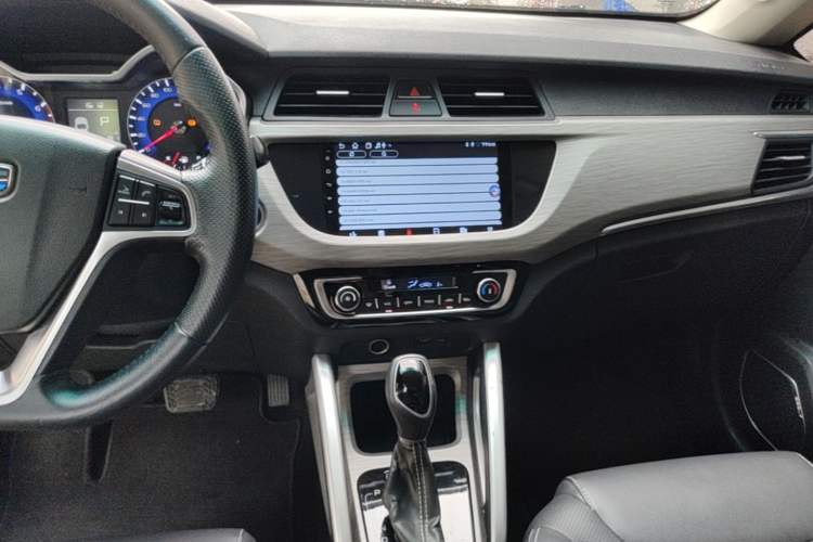 Used Geely Auto Vision X3 2017 1.5L Automatic Luxury Model Audio And AC Panel