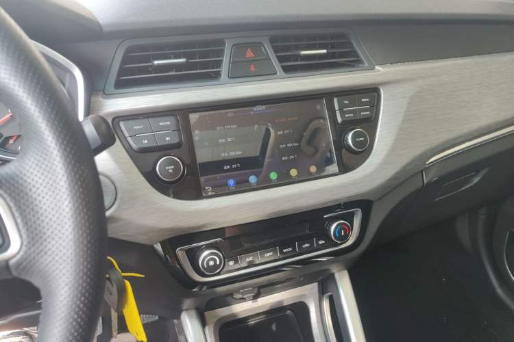 Used Geely Auto Vision X3 2017 1.5L Manual Luxury Model Audio And AC Panel