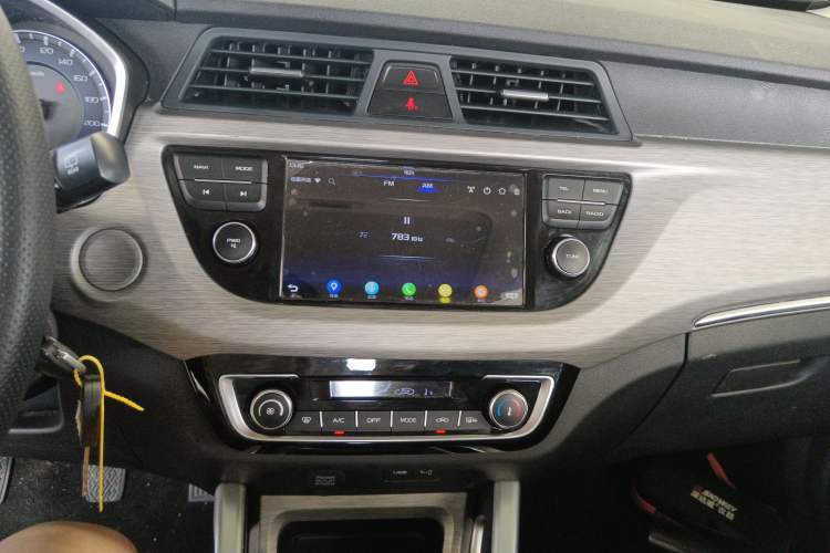 Used Geely Auto Vision X3 2017 1.5L Manual Luxury Model Audio And AC Panel