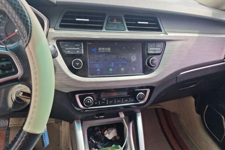 Used Geely Auto Vision X3 2017 1.5L Manual Elite Model Audio And AC Panel