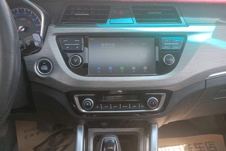 Used Geely Auto Vision X3 2017 1.5L Automatic Luxury Model Audio And AC Panel