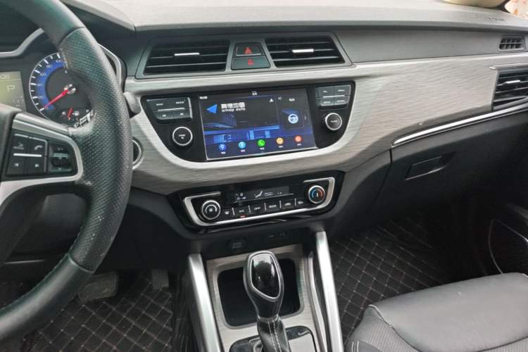 Used Geely Auto Vision X3 2017 1.5L Automatic Luxury Model Audio And AC Panel