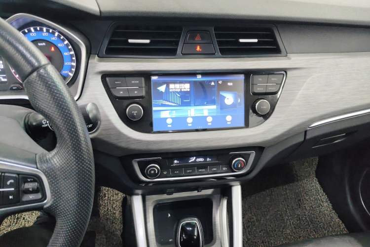 Used Geely Auto Vision X3 2017 1.5L Automatic Elite Model Audio And AC Panel
