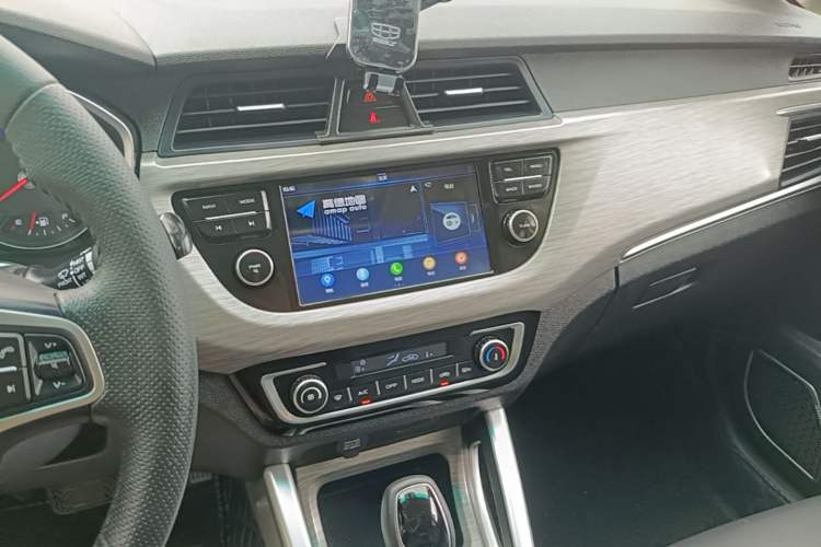 Used Geely Auto Vision X3 2017 1.5L Automatic Luxury Model Audio And AC Panel