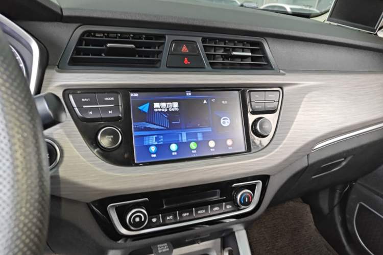 Used Geely Auto Vision X3 2017 1.5L Automatic Luxury Model Audio And AC Panel