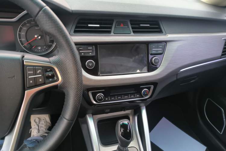 Used Geely Auto Vision X3 2017 1.5L Automatic Elite Model Audio And AC Panel