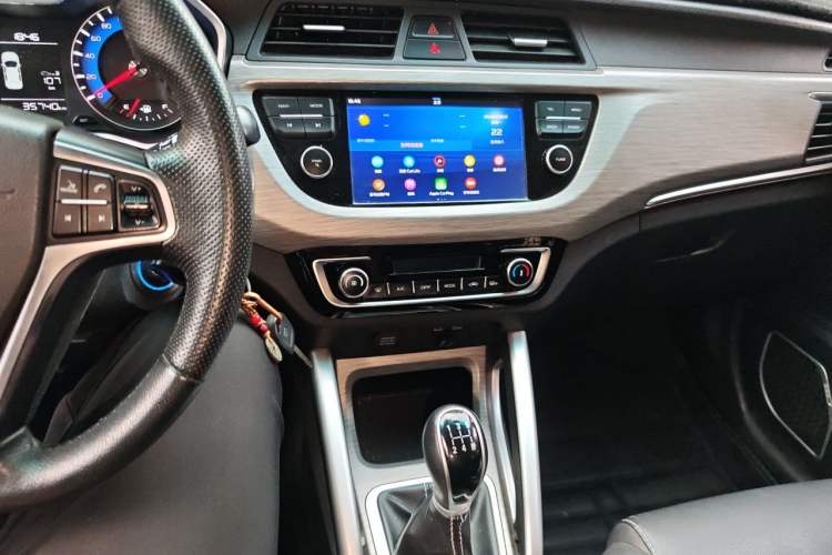 Used Geely Auto Vision X3 2017 1.5L Manual Luxury Model Audio And AC Panel