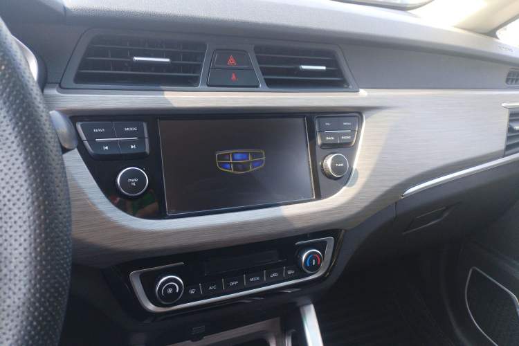 Used Geely Auto Vision X3 2017 1.5L Automatic Elite Model Audio And AC Panel