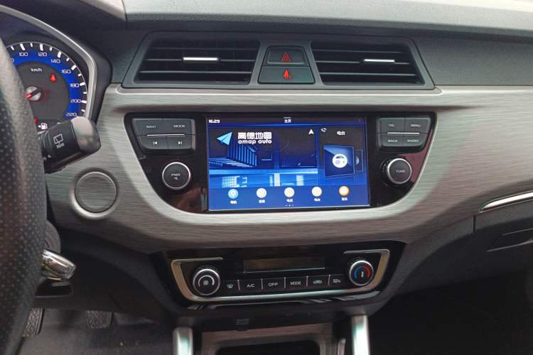 Used Geely Auto Vision X3 2017 1.5L Manual Luxury Model Audio And AC Panel
